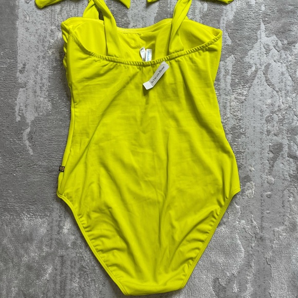 La vie en rose one piece - Picture 3 of 5